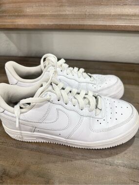 Nike Air Force 1 Low Triple White Leather Sneakers Size 7